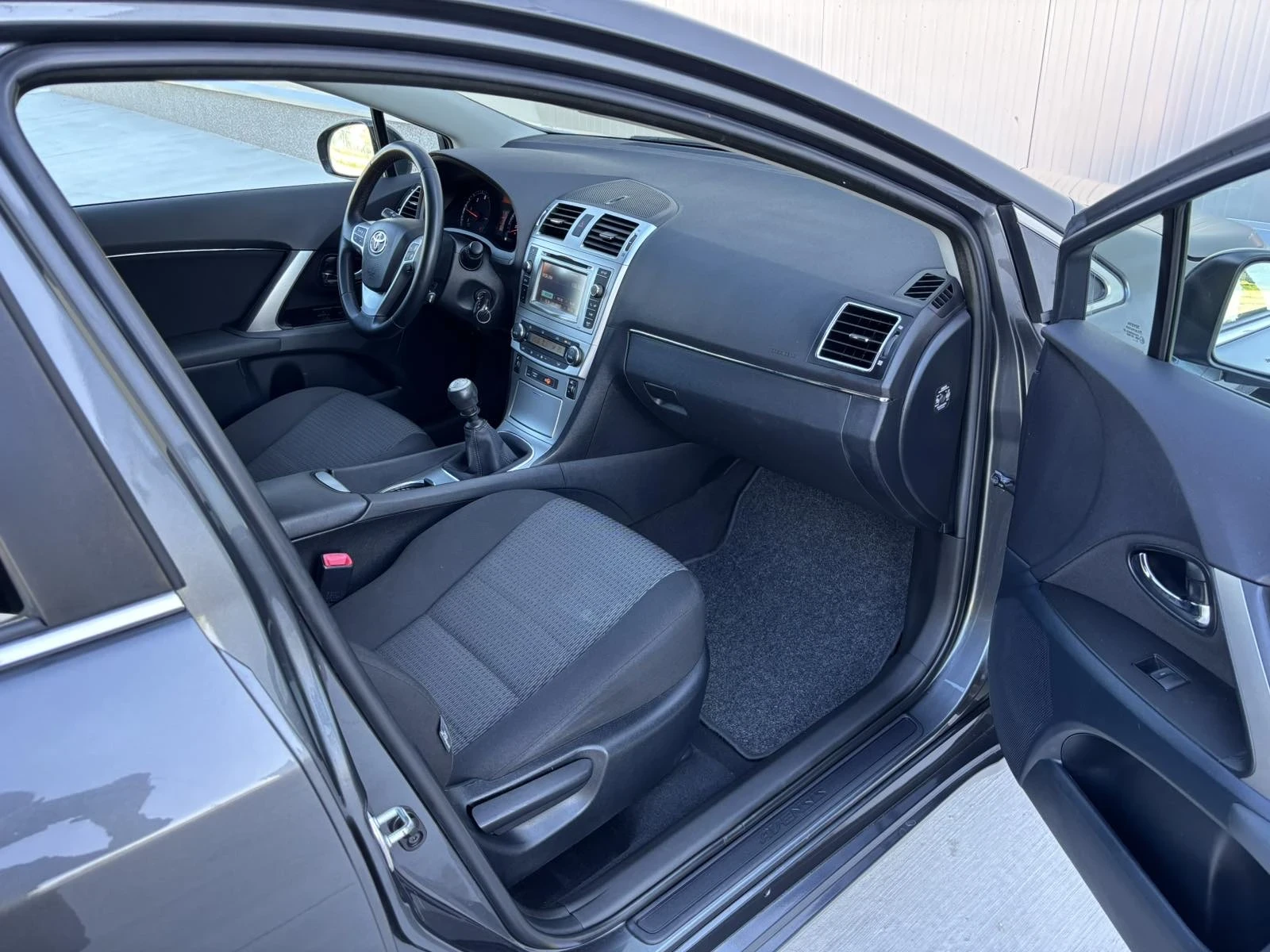 Toyota Avensis 2.0D4d/126кс/Германия/Facelift/Камера/Подгрев - изображение 6