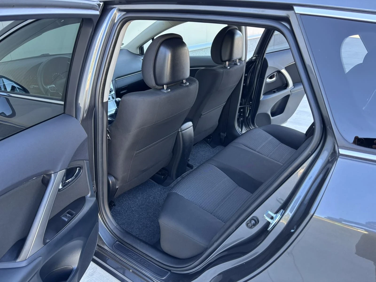 Toyota Avensis 2.0D4d/126кс/Германия/Facelift/Камера/Подгрев - изображение 10