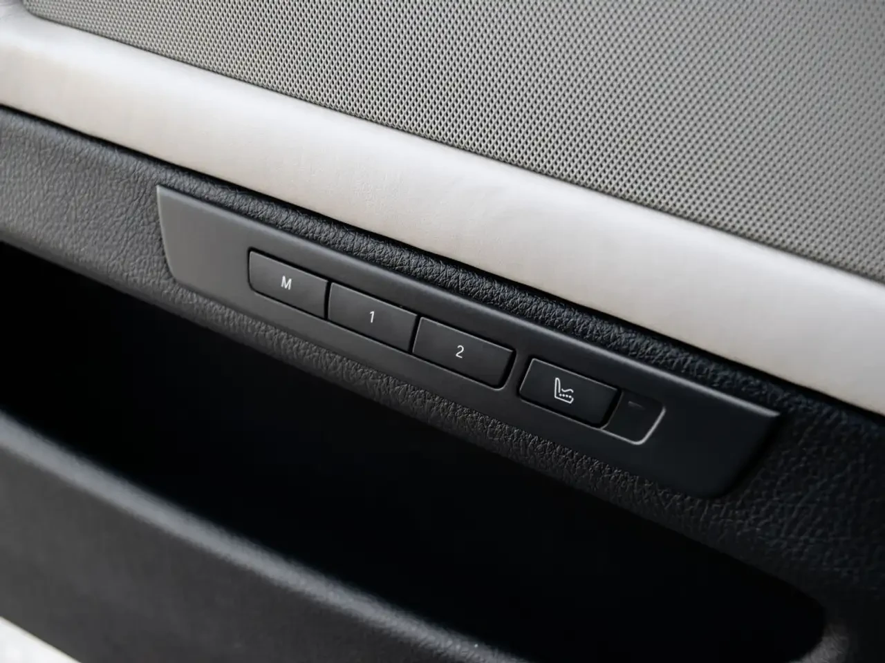 BMW 550 M-PACK* HEAD-UP* NAVI* 8ZF* KEYLESS* SHODOWLINE | Mobile.bg   14