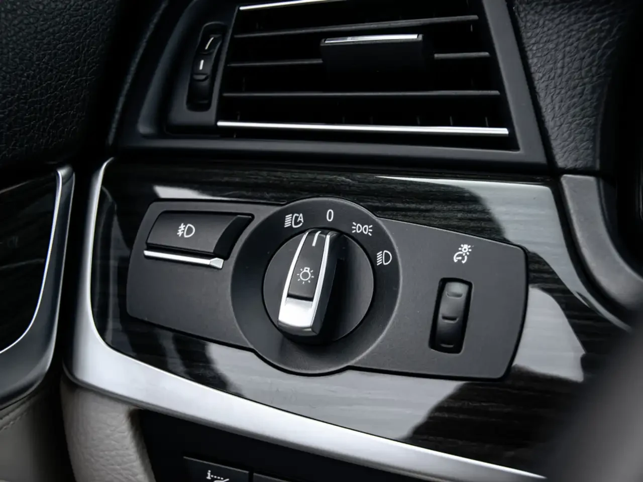 BMW 550 M-PACK* HEAD-UP* NAVI* 8ZF* KEYLESS* SHODOWLINE | Mobile.bg   11