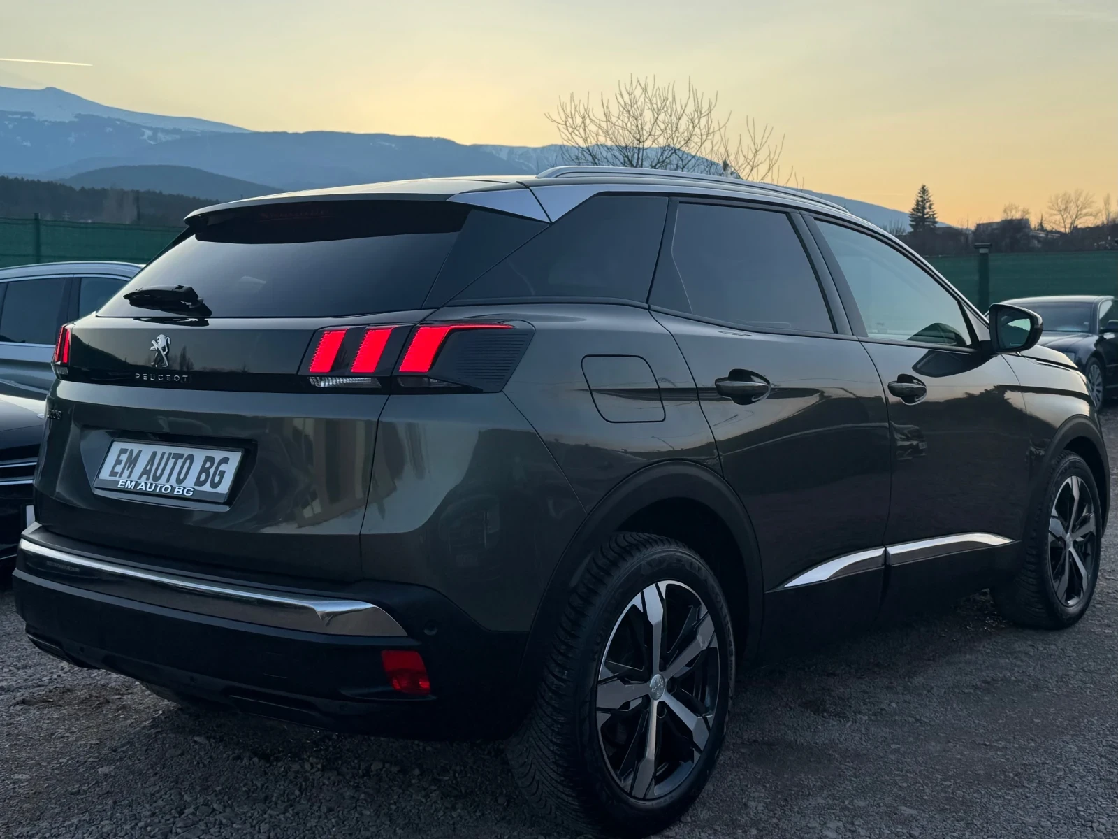 Peugeot 3008 1.5HDI EAT-8 Allure, снимка 4 - Автомобили и джипове - 53738617
