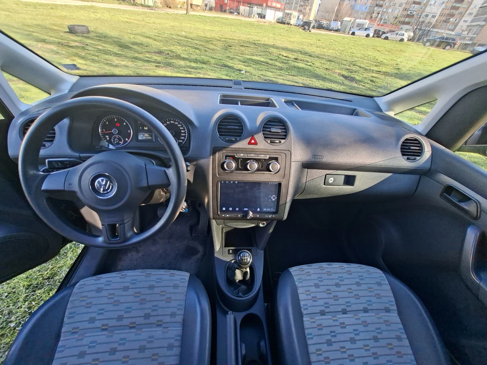 VW Caddy 1.6TDI, снимка 12 - Автомобили и джипове - 53750709