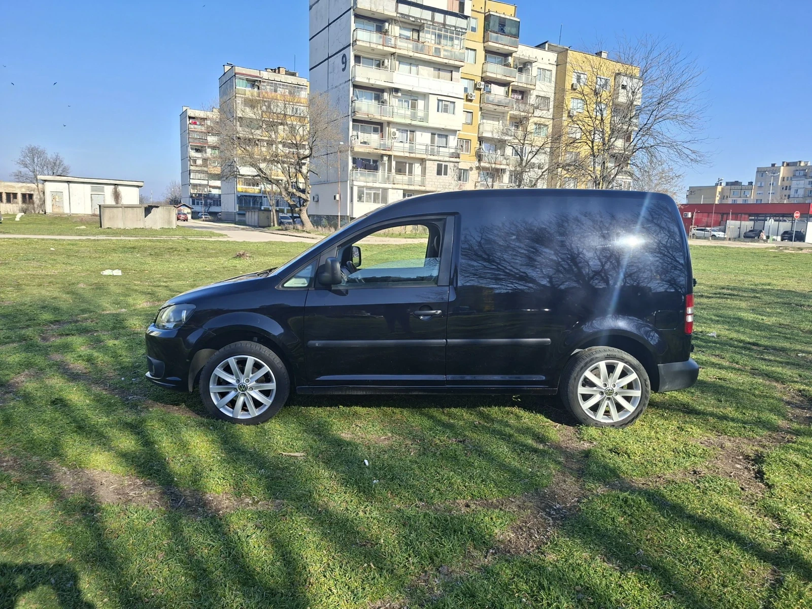VW Caddy 1.6TDI, снимка 4 - Автомобили и джипове - 53750709