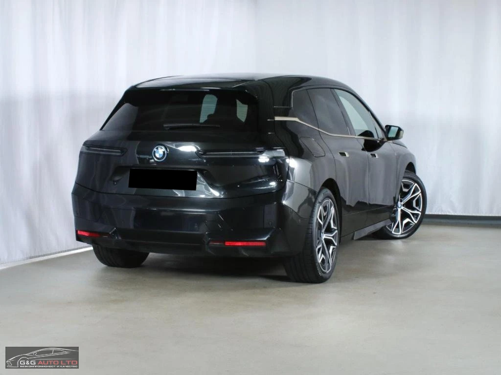 BMW iX xDRIVE-50/523HP/MSPORT/SKYLO/360/VACCUM/LASER/281z, снимка 5 - Автомобили и джипове - 54120228