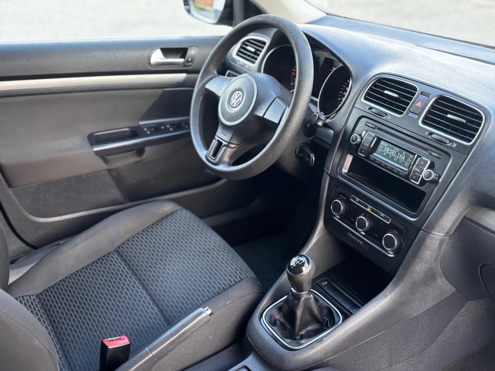 VW Golf 1.6TDI Euro5b, снимка 13 - Автомобили и джипове - 54167780