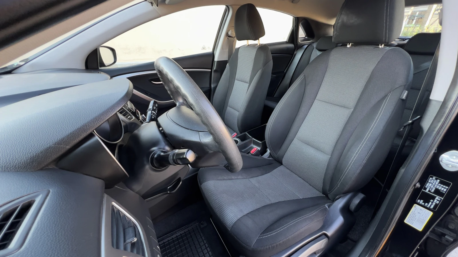 Hyundai I30 1.4i 2013г, снимка 6 - Автомобили и джипове - 54234775