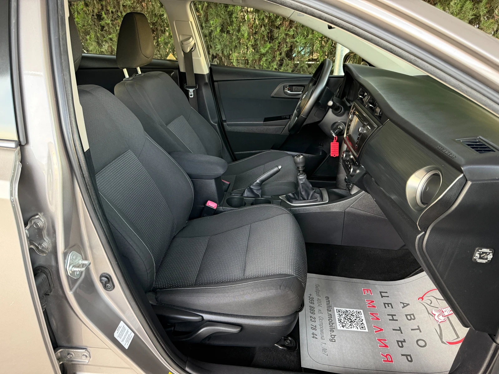 Toyota Auris 1.3 VVT-I, снимка 12 - Автомобили и джипове - 54677249