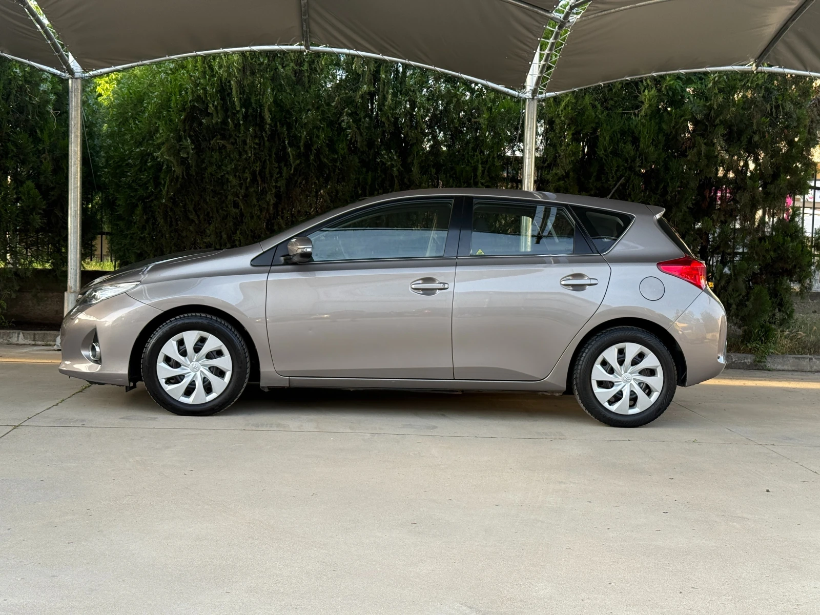 Toyota Auris 1.3 VVT-I, снимка 2 - Автомобили и джипове - 54677249