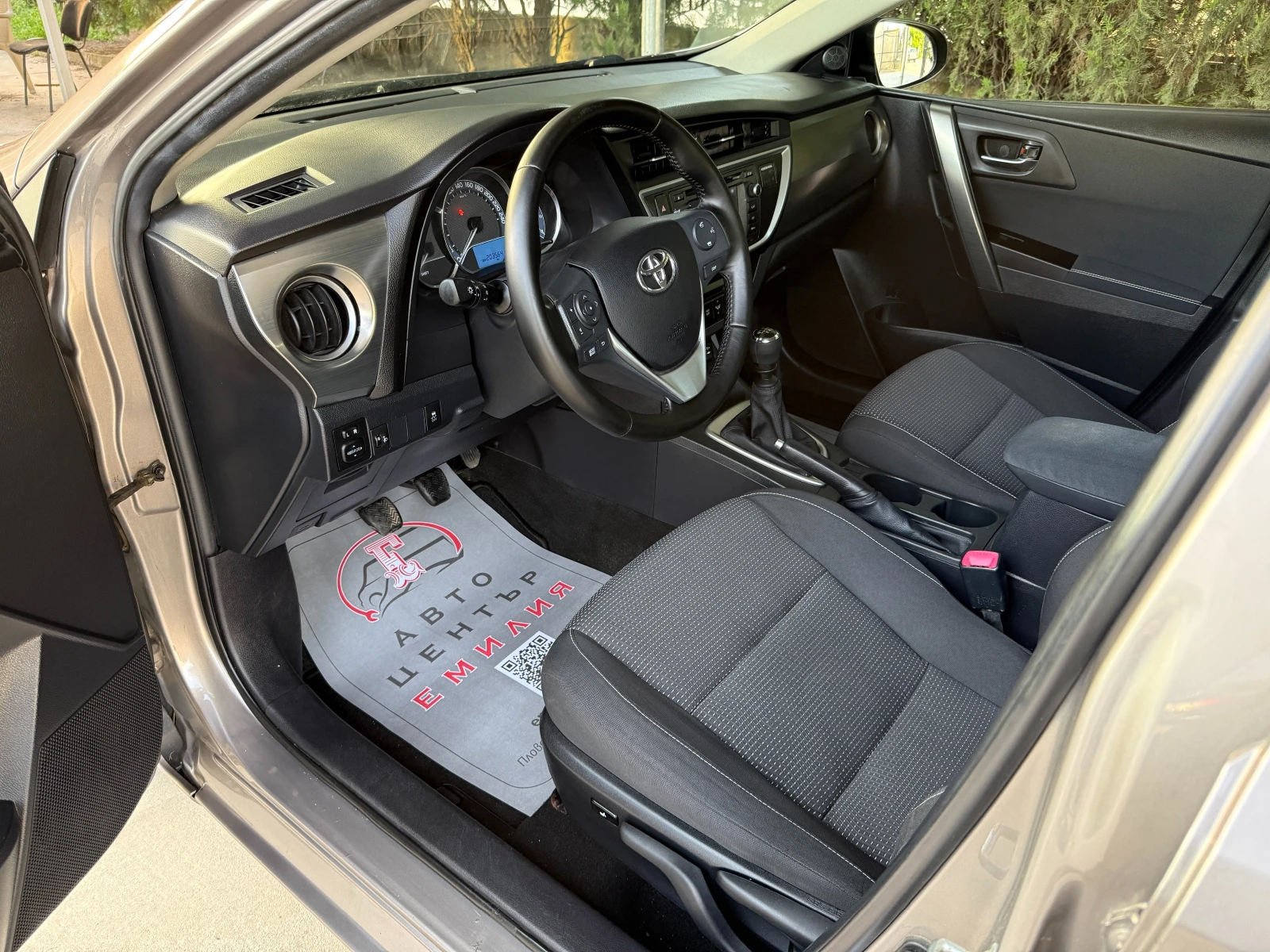 Toyota Auris 1.3 VVT-I, снимка 9 - Автомобили и джипове - 54677249
