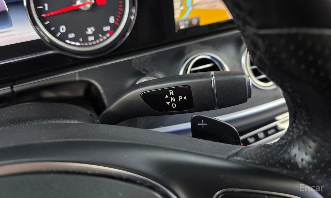Mercedes-Benz E 220, снимка 9 - Автомобили и джипове - 54780126