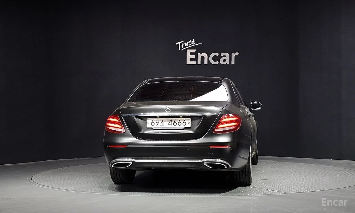 Mercedes-Benz E 220, снимка 4 - Автомобили и джипове - 54780126