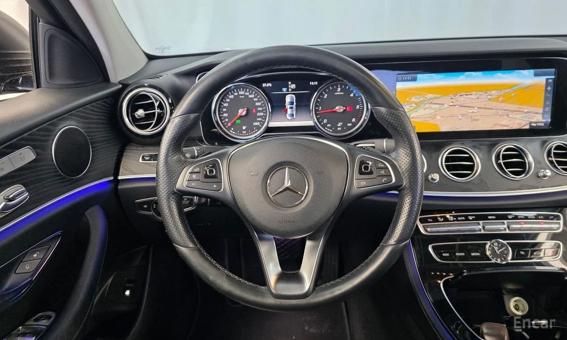 Mercedes-Benz E 220, снимка 13 - Автомобили и джипове - 54780126