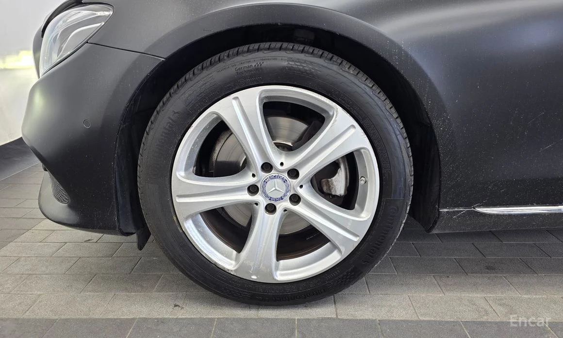 Mercedes-Benz E 220, снимка 5 - Автомобили и джипове - 54780126