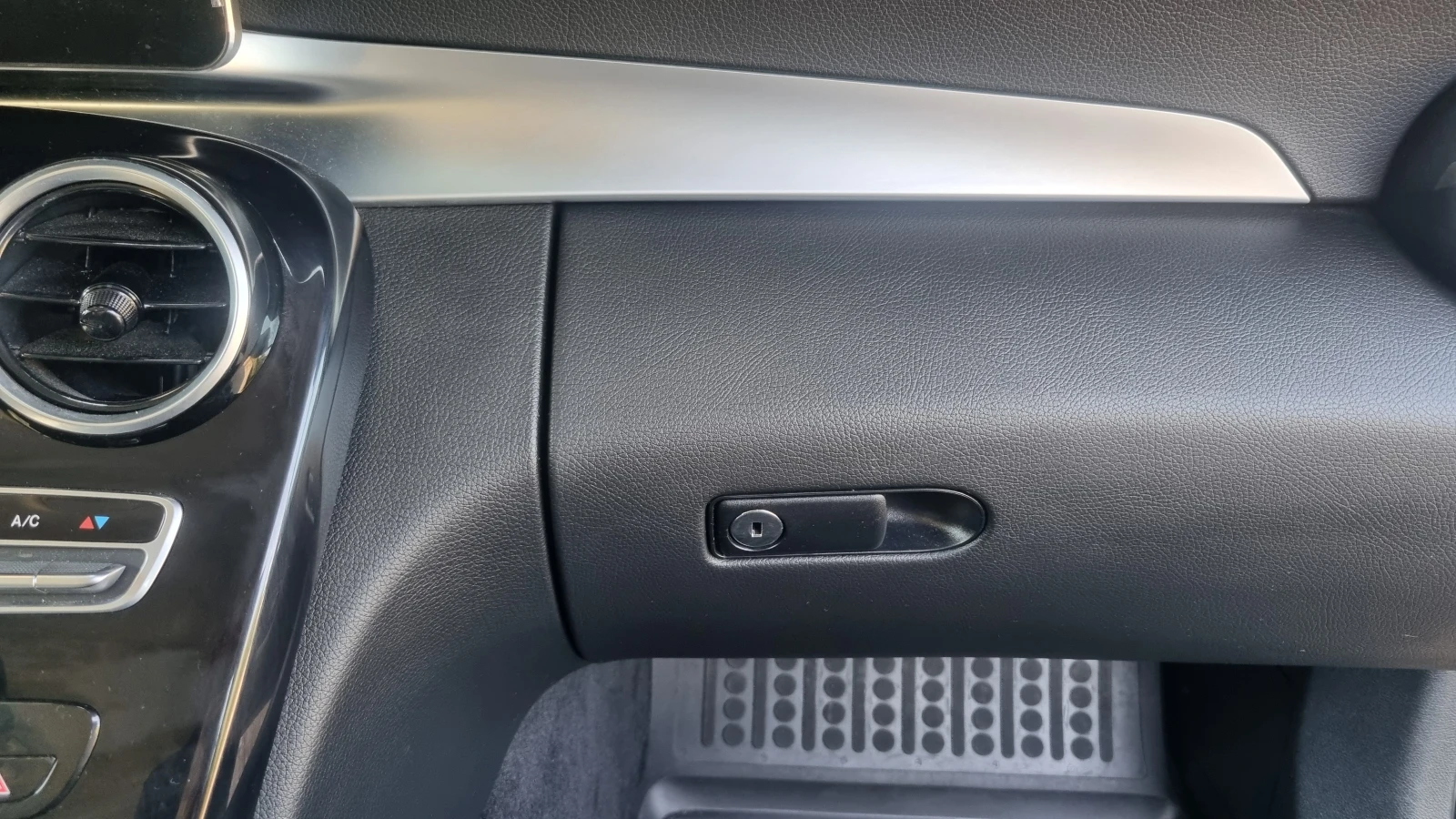 Mercedes-Benz C 220 220D  4matic 9 g-tronic, снимка 10 - Автомобили и джипове - 55347146