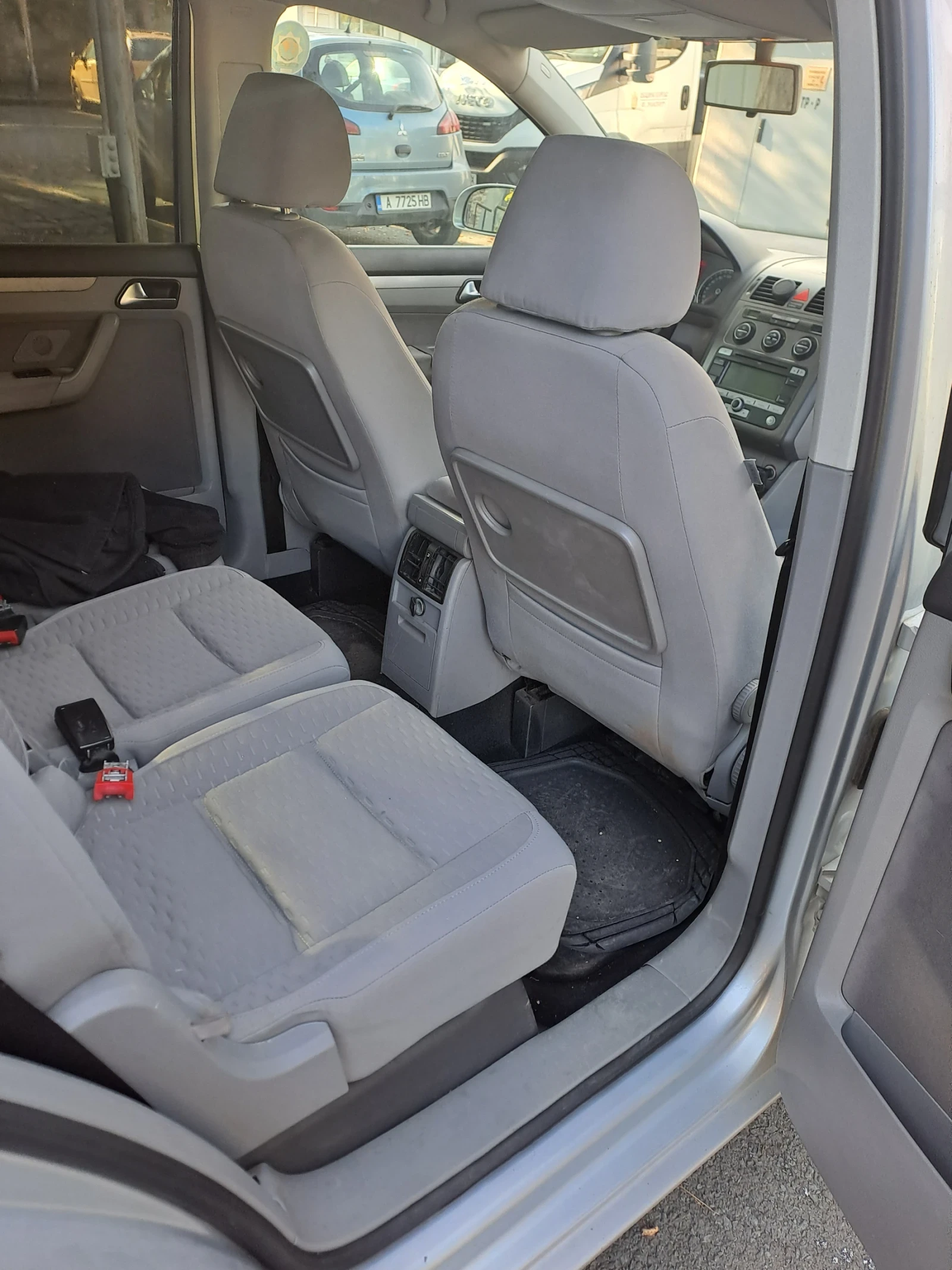 VW Touran, снимка 8 - Автомобили и джипове - 56747422