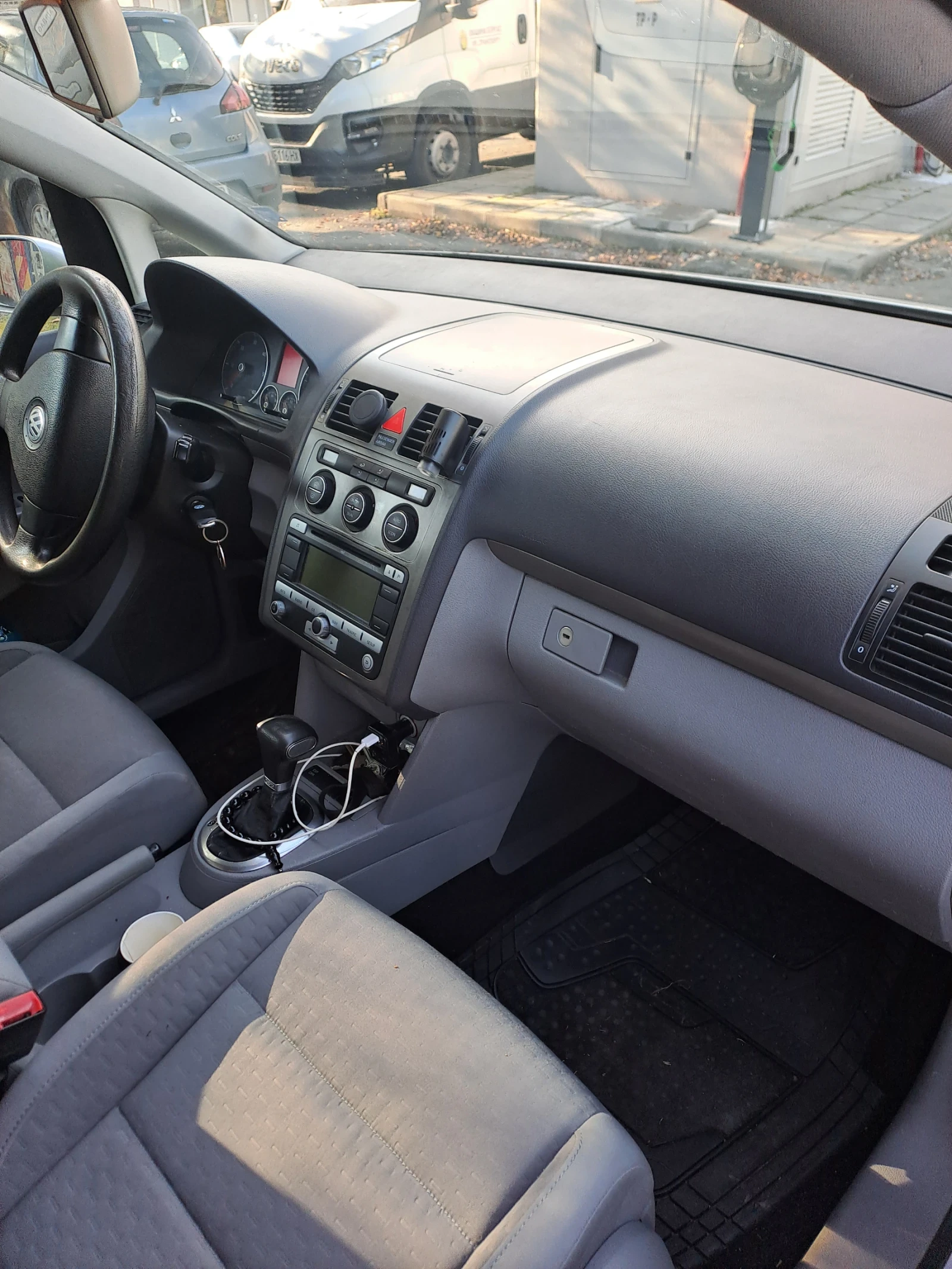 VW Touran, снимка 7 - Автомобили и джипове - 56747422