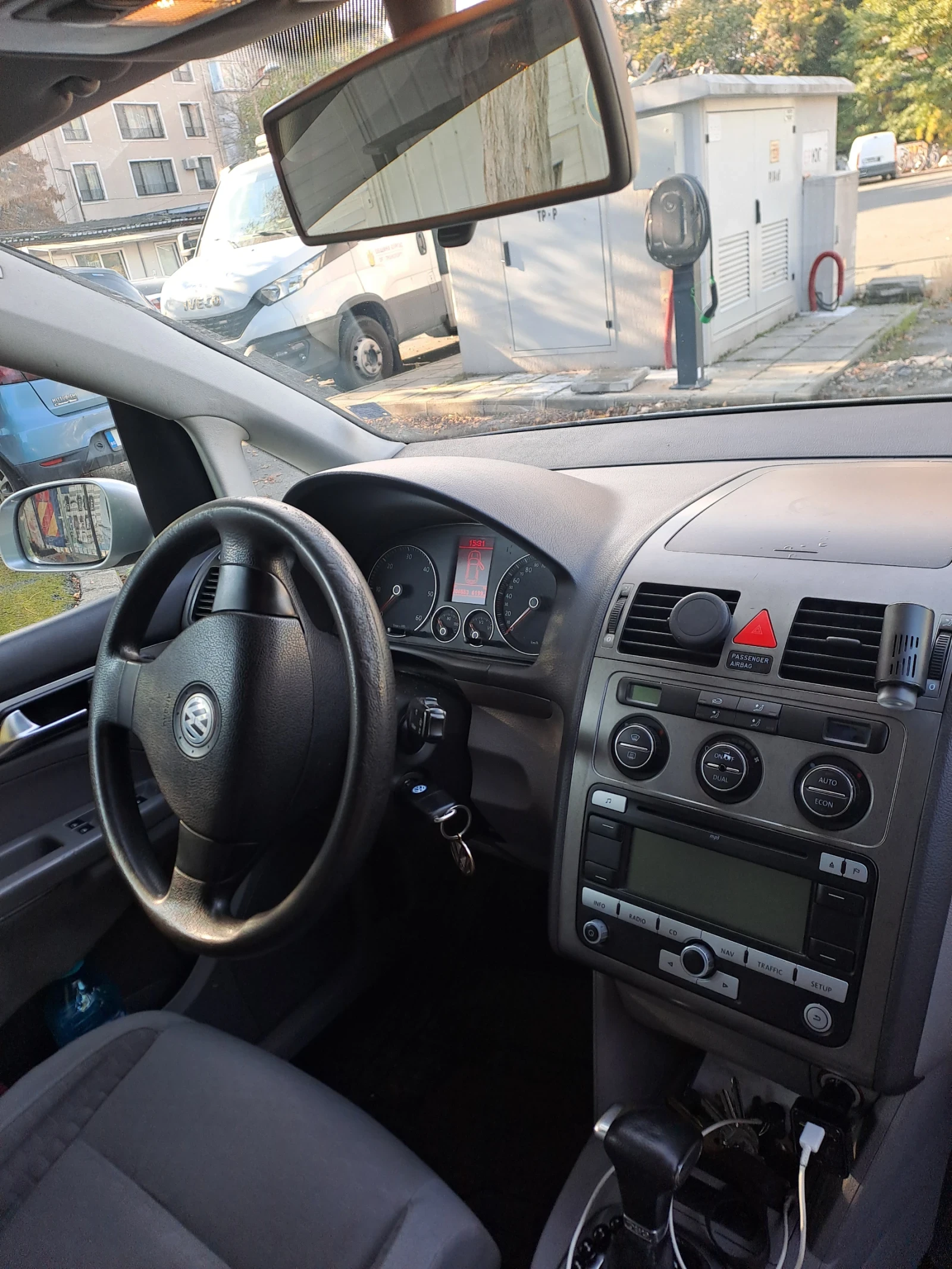 VW Touran, снимка 6 - Автомобили и джипове - 56747422