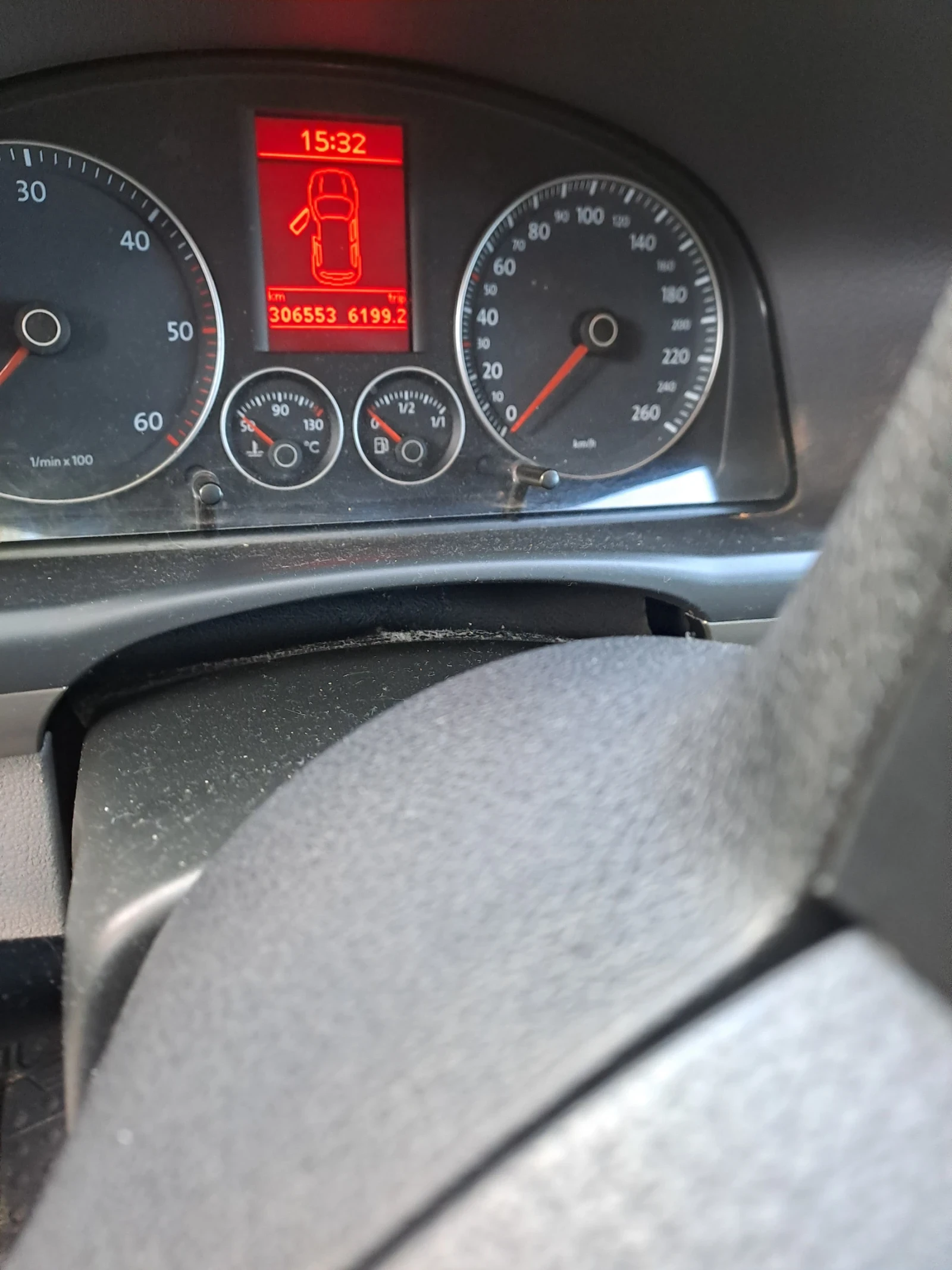 VW Touran, снимка 9 - Автомобили и джипове - 56747422