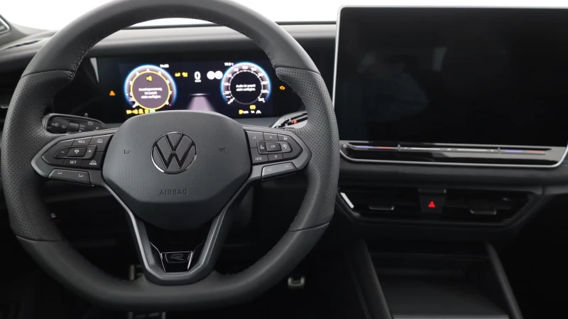 VW Tayron НОВ!1.5/150HP/R-LINE/PANO/DSG/H&K/CAM/BLACK/363v, снимка 9 - Автомобили и джипове - 50196541