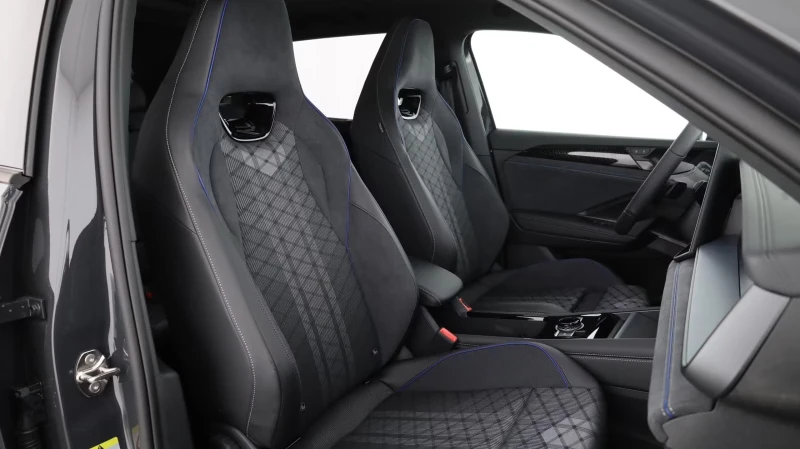 VW Tayron НОВ!1.5/150HP/R-LINE/PANO/DSG/H&K/CAM/BLACK/363v, снимка 14 - Автомобили и джипове - 50196541