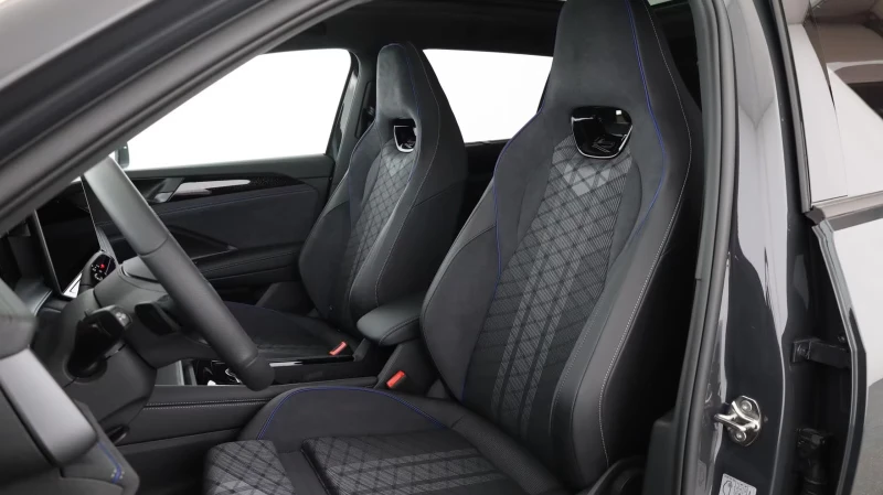 VW Tayron НОВ!1.5/150HP/R-LINE/PANO/DSG/H&K/CAM/BLACK/363v, снимка 11 - Автомобили и джипове - 50196541