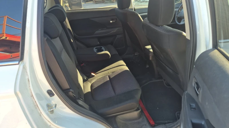 Mitsubishi Outlander 2.2DI-D 4x4, снимка 10 - Автомобили и джипове - 52935188