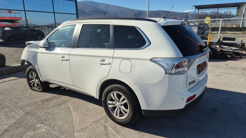 Mitsubishi Outlander 2.2DI-D 4x4, снимка 4 - Автомобили и джипове - 52935188