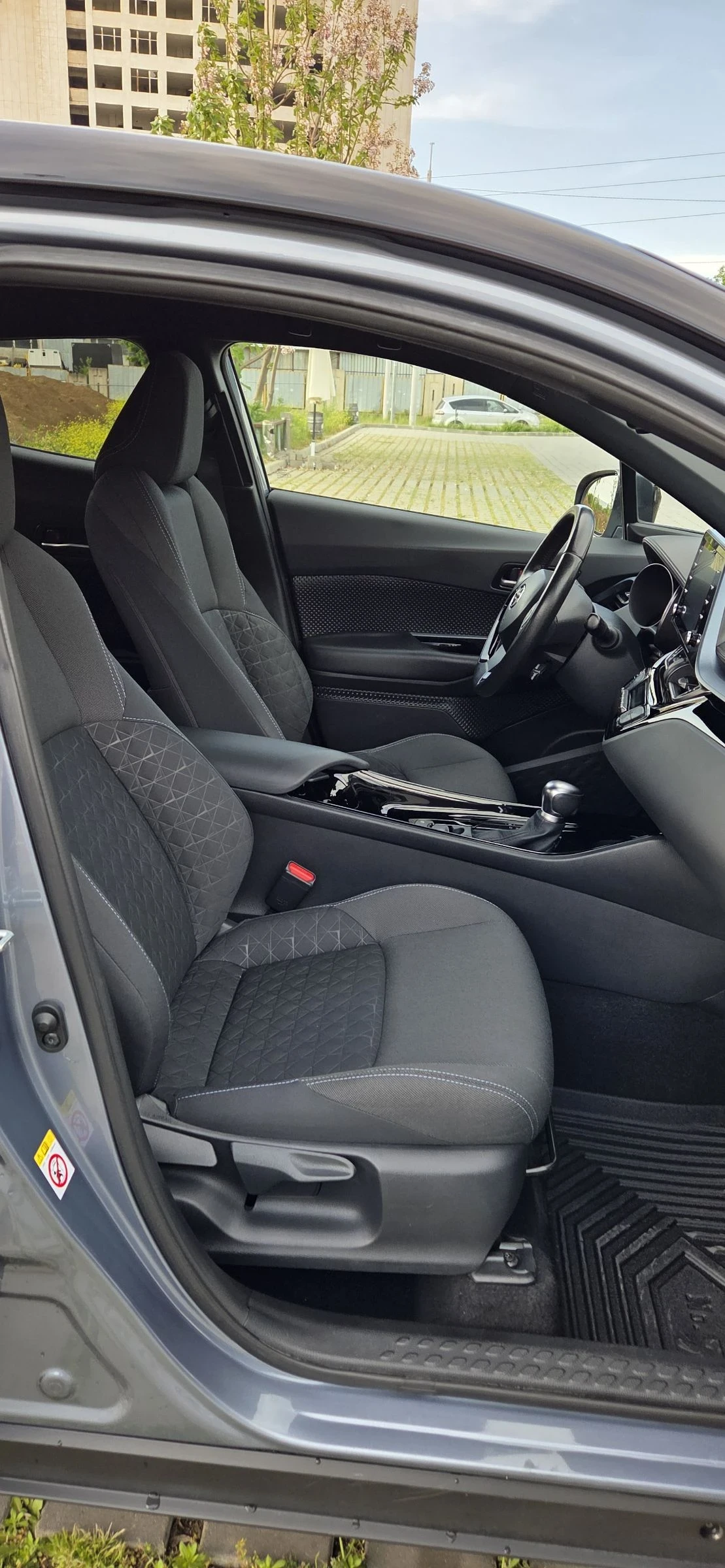 Toyota C-HR 2.0h 184 k.c - изображение 7