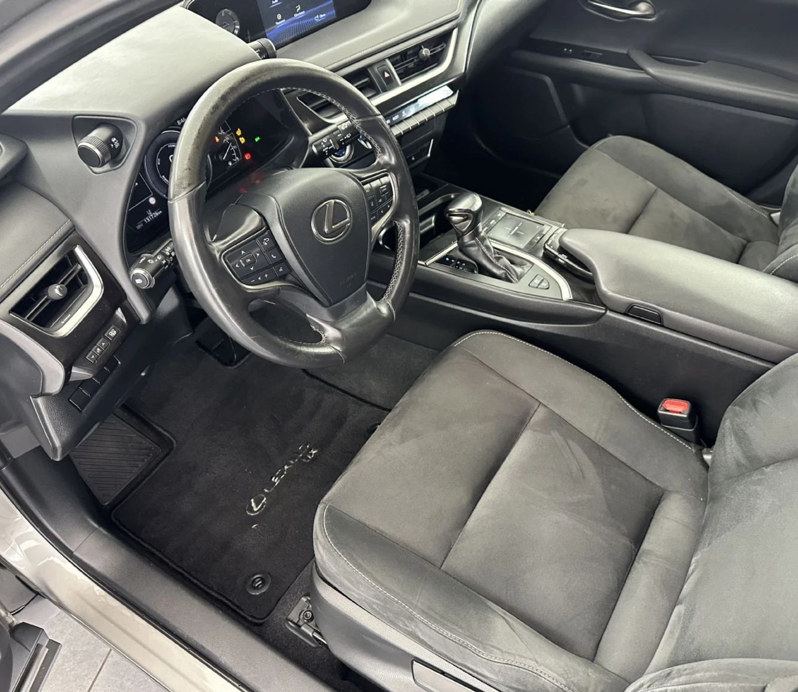 Lexus UX 250h  Limited Edition Hybrid - изображение 7