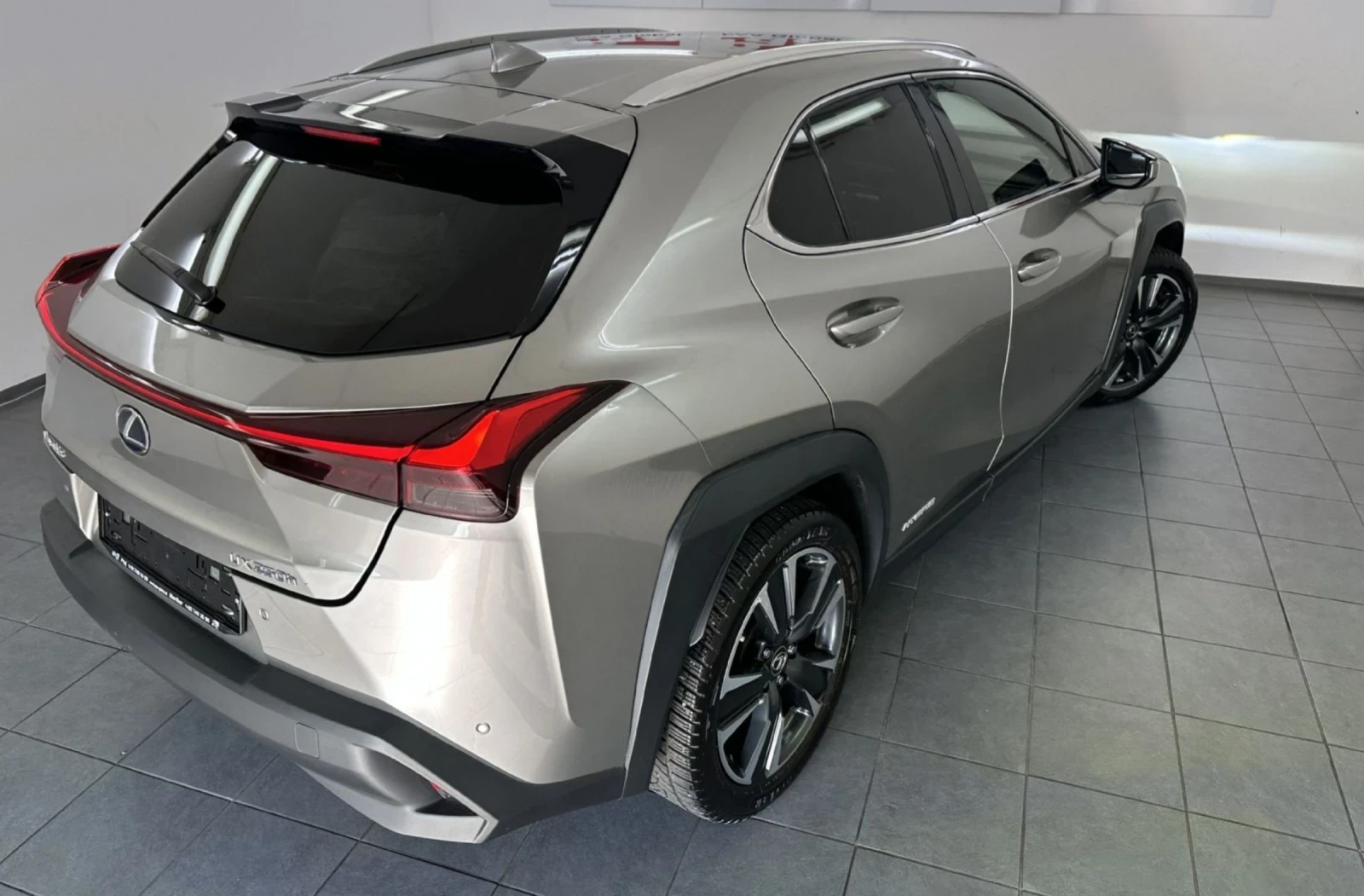 Lexus UX 250h  Limited Edition Hybrid - изображение 4