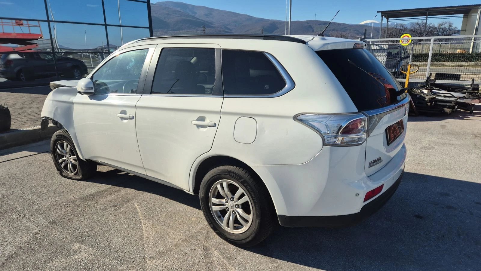 Mitsubishi Outlander 2.2DI-D 4x4 - изображение 4