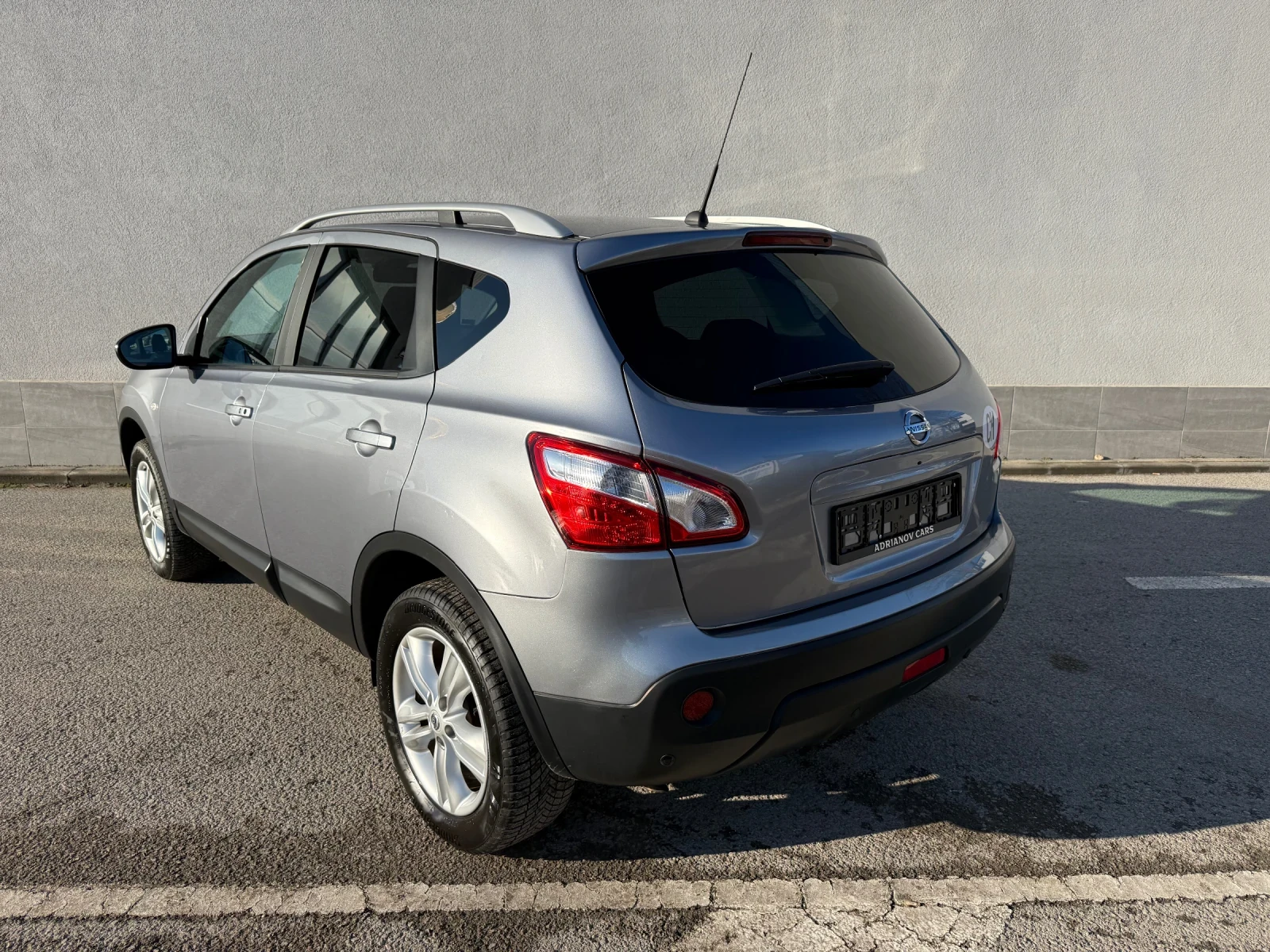 Nissan Qashqai 2.0i 6ск 4х4 SWISS  - изображение 4