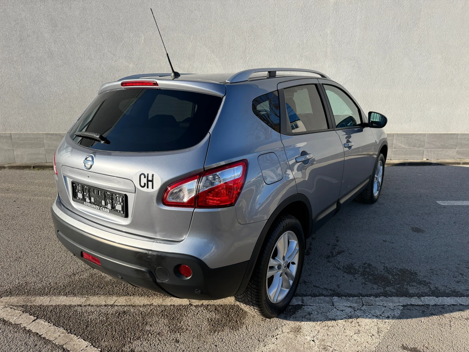 Nissan Qashqai 2.0i 6ск 4х4 SWISS  - изображение 3