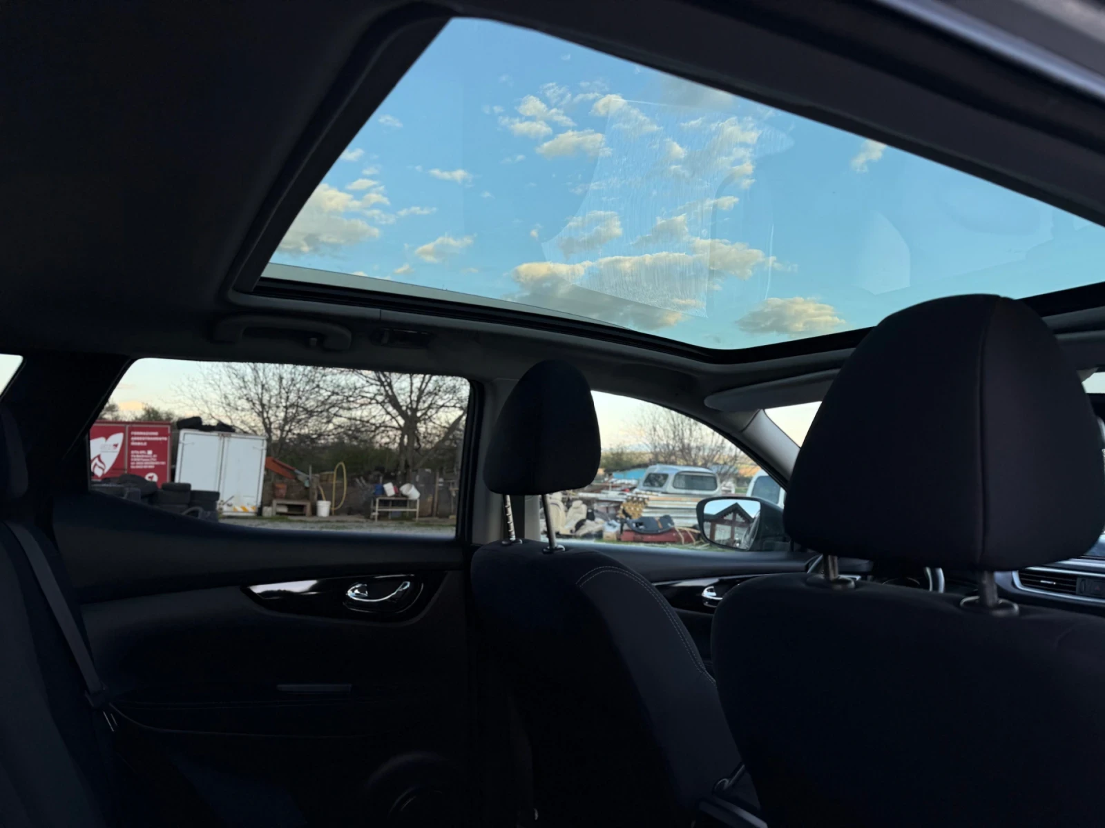 Nissan Qashqai 1.5DCi 360 PANO, снимка 16 - Автомобили и джипове - 54300958