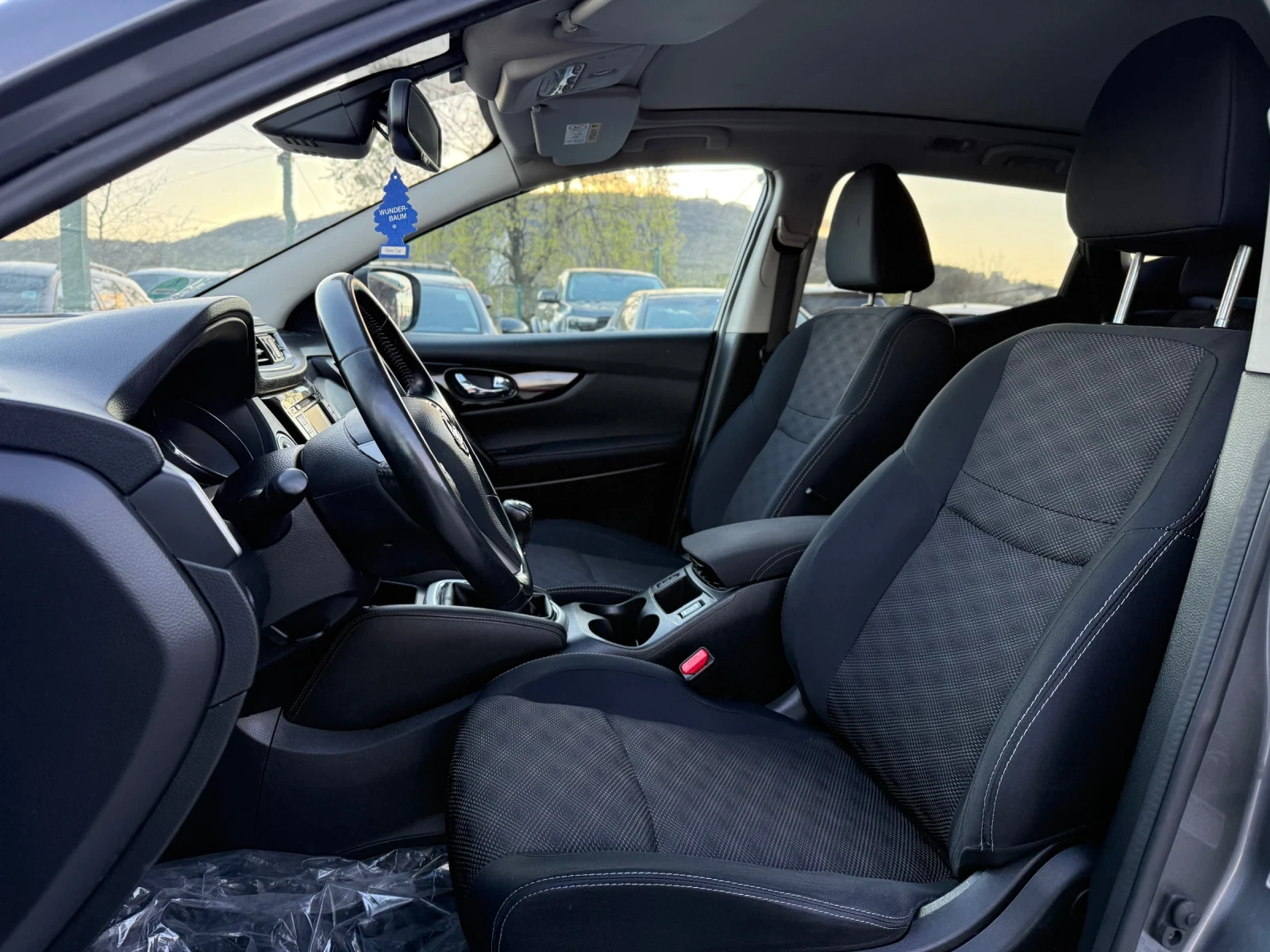 Nissan Qashqai 1.5DCi 360 PANO, снимка 9 - Автомобили и джипове - 54300958