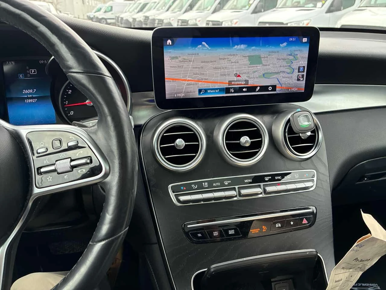 Mercedes-Benz GLC 300 /ПАНОРАМА/360/ПРЕДСТАВИТЕЛСТВО НА MERCEDES, снимка 9 - Автомобили и джипове - 54307430