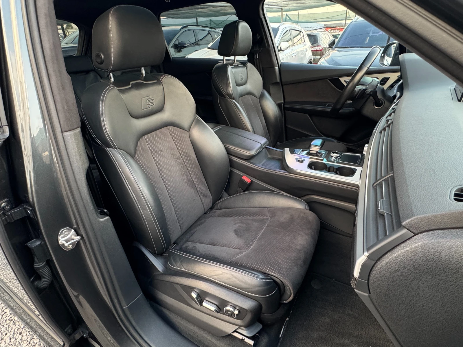 Audi SQ7 4.0TDI ! Qauttro ! 6+ 1 Места !, снимка 10 - Автомобили и джипове - 55930051
