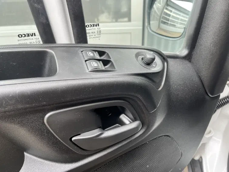 Iveco Daily, снимка 17 - Бусове и автобуси - 52620158