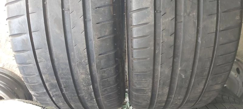 Гуми Летни 245/40R18, снимка 1 - Гуми и джанти - 32903437