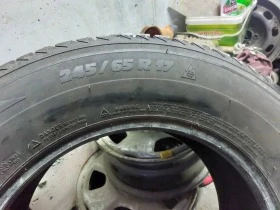 Гуми Зимни 245/65R17, снимка 5 - Гуми и джанти - 39382223