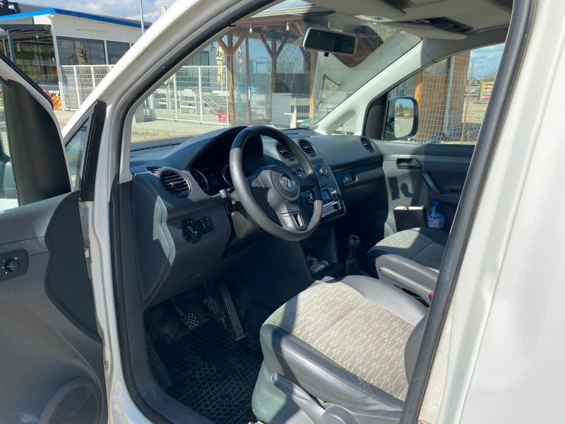 VW Caddy 1.6tdi, снимка 8 - Автомобили и джипове - 47545522