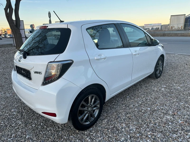 Toyota Yaris 1.3 i, снимка 4 - Автомобили и джипове - 48374996