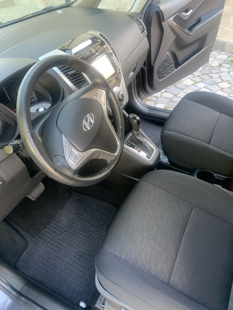 Hyundai Ix20 Benzin 6 Speed Automat, снимка 8 - Автомобили и джипове - 48419549