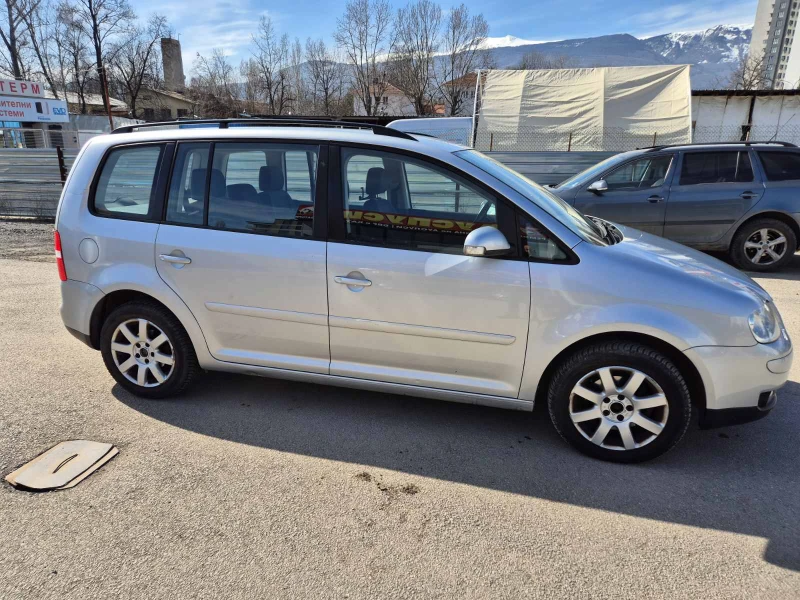 VW Touran, снимка 4 - Автомобили и джипове - 49502990