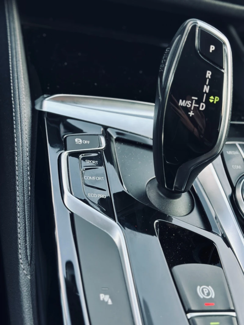 BMW 530 D Xdrive Luxury Line - първи собственик в България, снимка 15 - Автомобили и джипове - 52520937