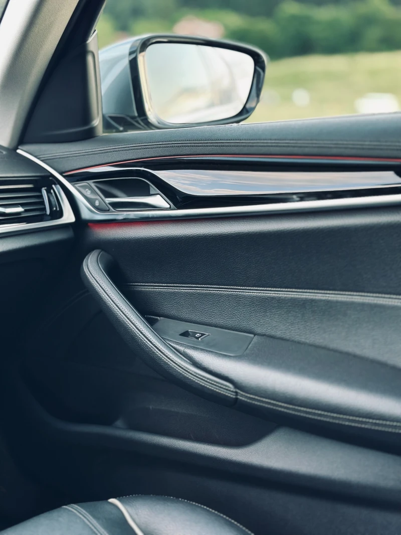 BMW 530 D Xdrive Luxury Line - първи собственик в България, снимка 14 - Автомобили и джипове - 52520937