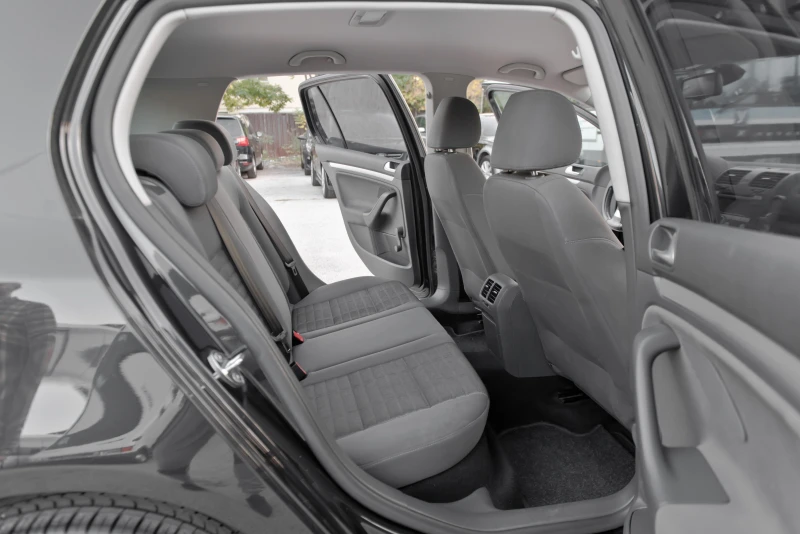 VW Golf 2.0TDI - NAVI - ОБСЛУЖЕН - РЕГИСТРИРАН, снимка 10 - Автомобили и джипове - 52162022