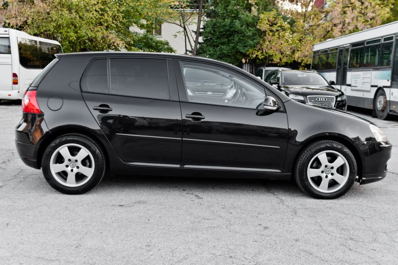 VW Golf 2.0TDI - NAVI - ОБСЛУЖЕН - РЕГИСТРИРАН, снимка 8 - Автомобили и джипове - 52162022