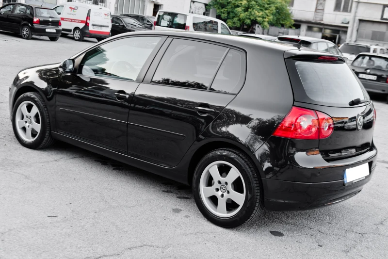 VW Golf 2.0TDI - NAVI - ОБСЛУЖЕН - РЕГИСТРИРАН, снимка 5 - Автомобили и джипове - 52162022