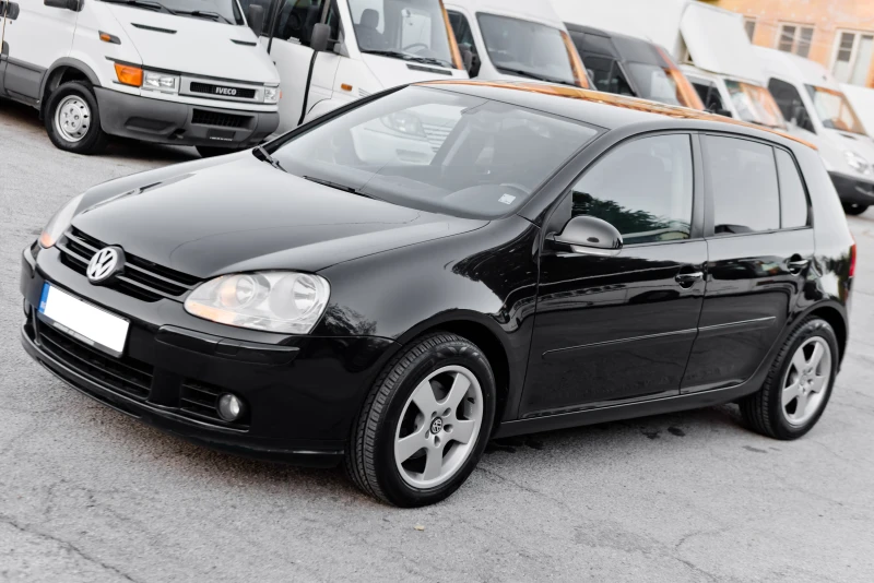 VW Golf 2.0TDI - NAVI - ОБСЛУЖЕН - РЕГИСТРИРАН, снимка 3 - Автомобили и джипове - 52162022